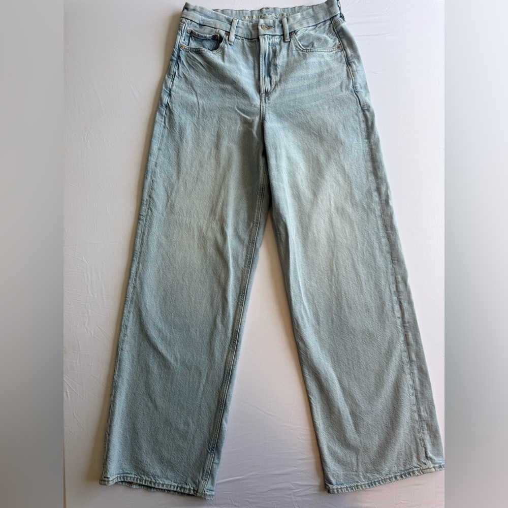 American Eagle Outfitters Light Wash   curvy super high rise baggy straight